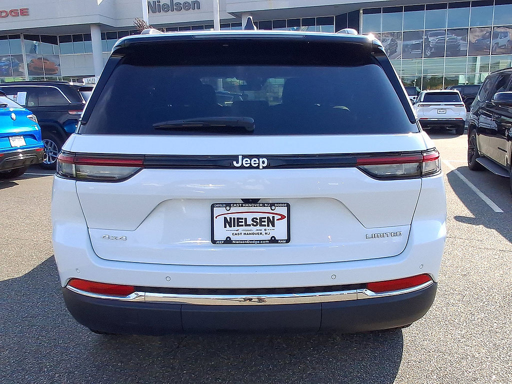 Used 2025 Jeep Grand Cherokee Limited AWD/4WD image 29