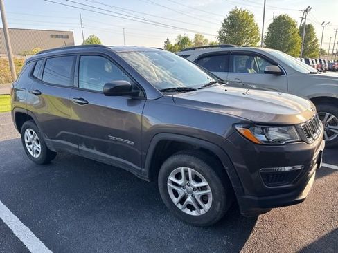 Used 2018 Jeep Compass Sport w/ Tech Group image 2