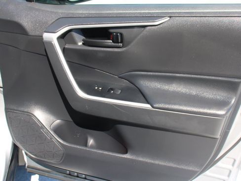 Certified 2023 Toyota RAV4 LE AWD/4WD image 18