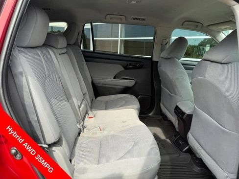 Used 2023 Toyota Highlander LE AWD/4WD image 12