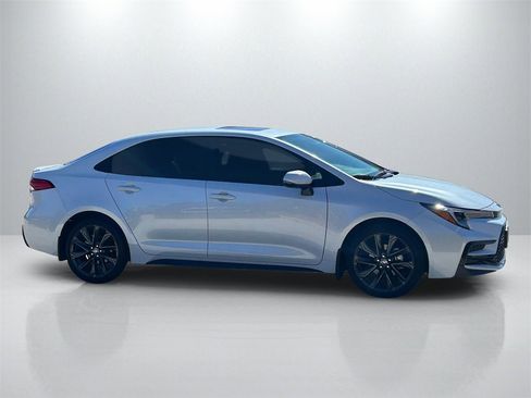 Used 2025 Toyota Corolla SE image 4