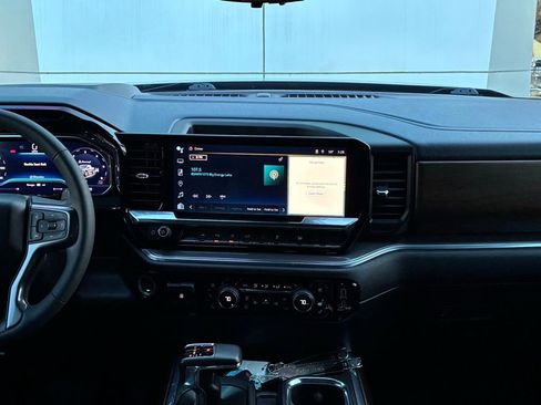 Used 2024 Chevrolet Silverado 1500 High Country w/ Technology Package image 15