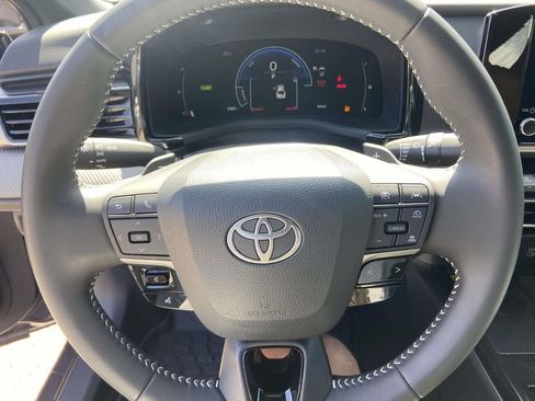 Used 2025 Toyota Camry SE FWD image 33