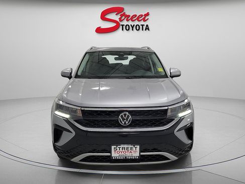 Used 2024 Volkswagen Taos SE w/ Panoramic Sunroof Package AWD/4WD image 6