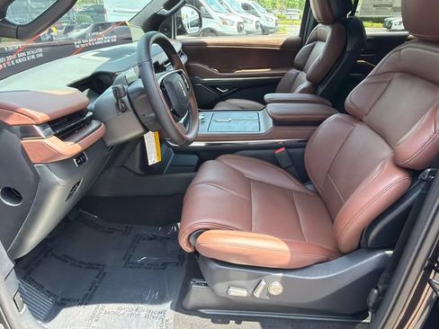 New 2027 Lincoln Navigator Reserve AWD/4WD image 9