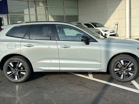 New 2026 Volvo XC60 B5 Core w/ Protection Package Premier image 28