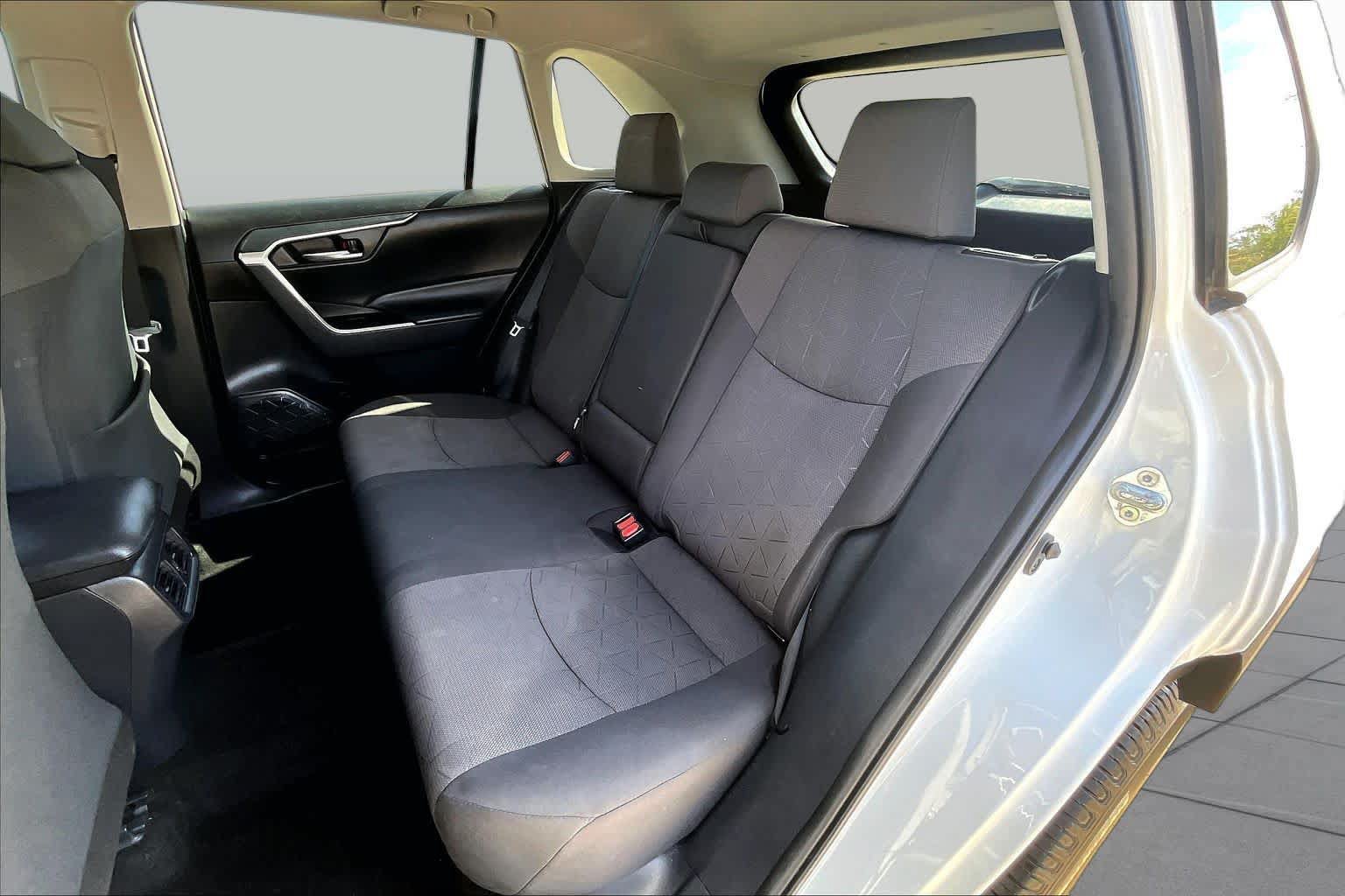 Used 2019 Toyota RAV4 XLE FWD image 21