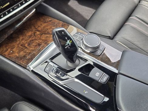 Used 2019 BMW 530i xDrive AWD/4WD image 25
