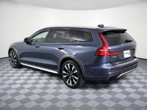 Used 2020 Volvo V60 T5 Cross Country AWD/4WD image 3