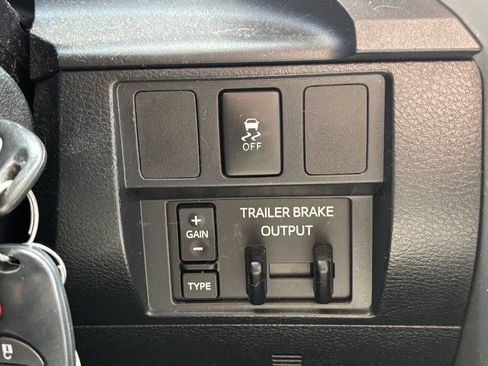Used 2017 Toyota Tundra SR5 AWD/4WD image 13