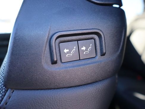 Used 2023 Land Rover Defender 90 X-Dynamic SE image 42