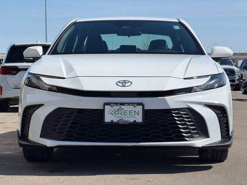 Used 2025 Toyota Camry SE image 6