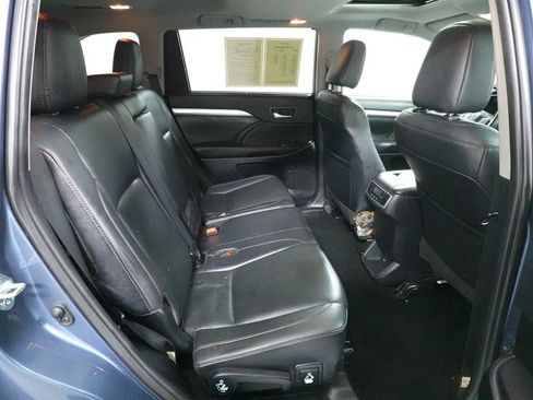 Used 2019 Toyota Highlander XLE AWD/4WD image 33