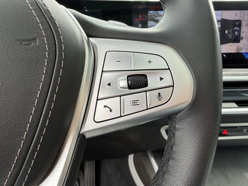 Used 2025 BMW X7 xDrive40i w/ Premium Package AWD/4WD image 12