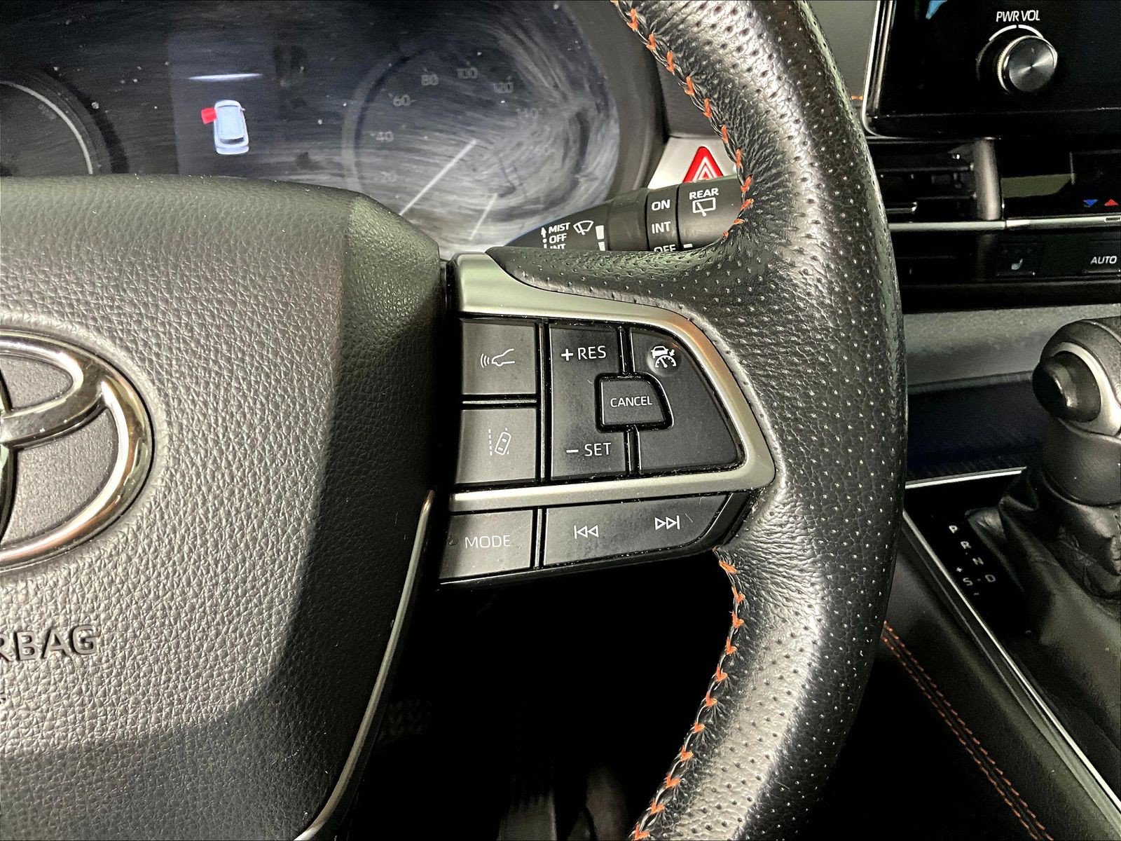 Used 2021 Toyota Sienna XSE FWD image 11