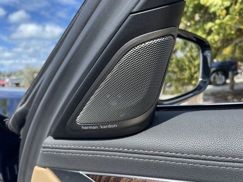 Used 2022 BMW 750i xDrive image 36