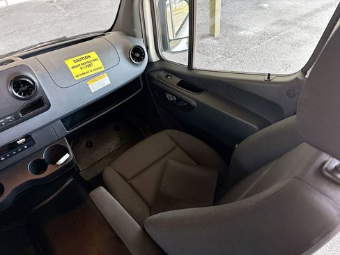 Used 2024 Mercedes-Benz Sprinter 2500 image 21