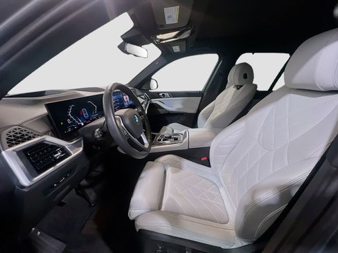 Used 2024 BMW X5 sDrive40i w/ Premium Package image 16