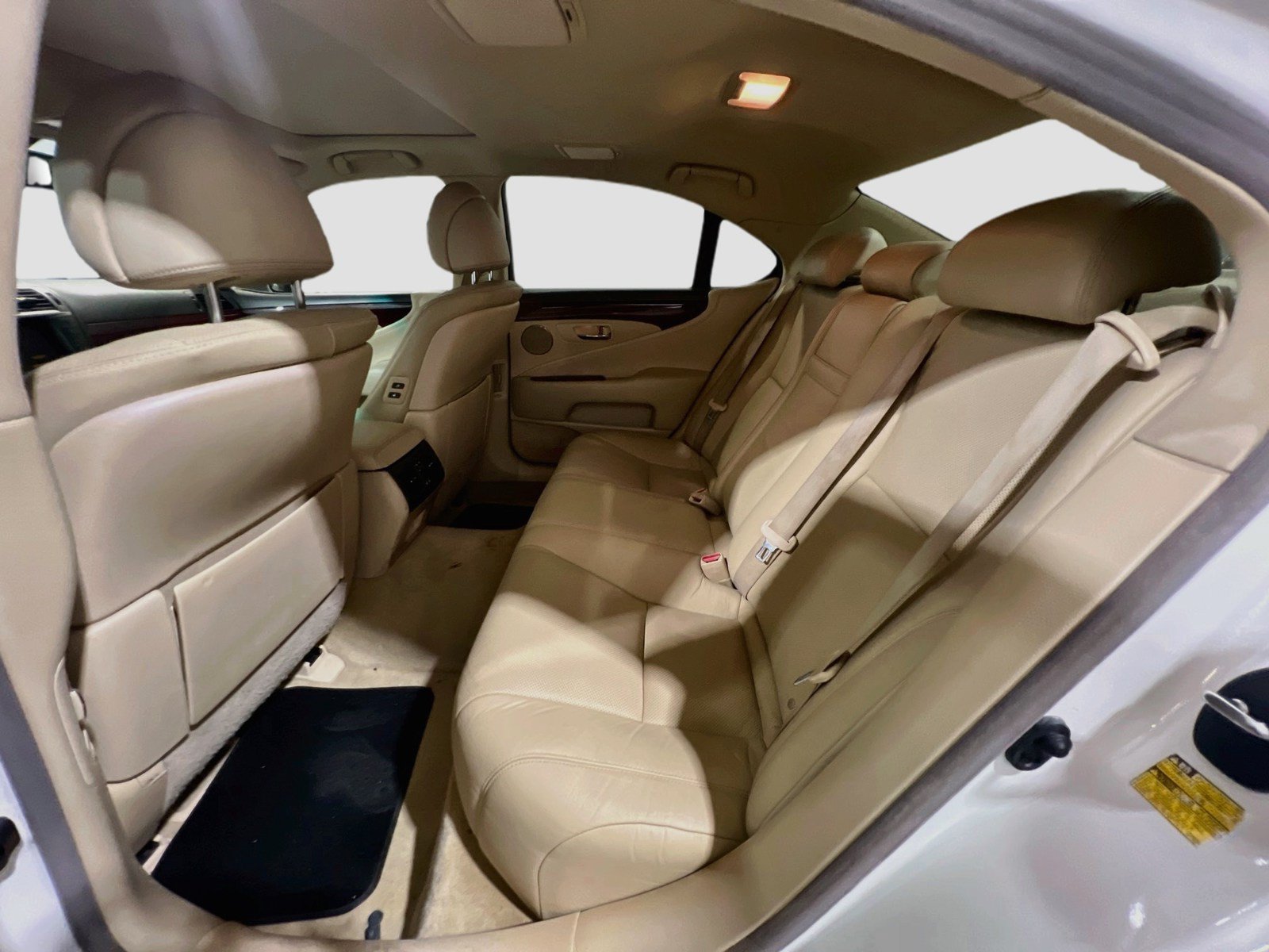 Used 2010 Lexus LS 460 AWD w/ Comfort Pkg image 18