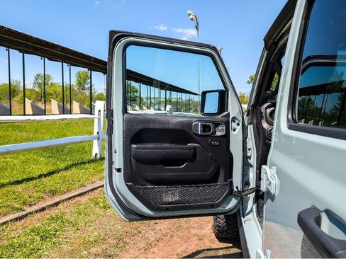 Used 2023 Jeep Wrangler Unlimited w/ Cold Weather Group AWD/4WD image 10