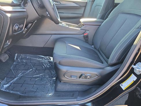 New 2025 Jeep Grand Cherokee Laredo image 21