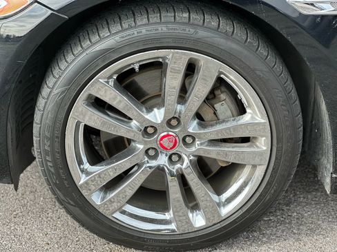 Used 2013 Jaguar XJ image 19