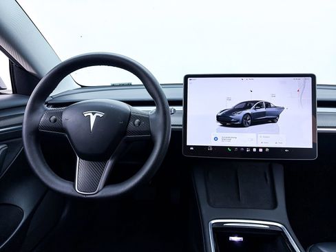 Used 2023 Tesla Model 3 Standard Range RWD image 3