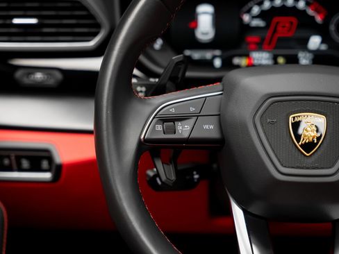 Used 2022 Lamborghini Urus image 44