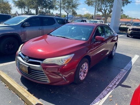 Certified 2017 Toyota Camry LE image 2