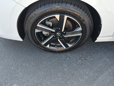 Used 2024 Nissan Sentra SV FWD image 35