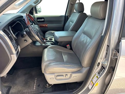 Used 2018 Toyota Sequoia Platinum image 24