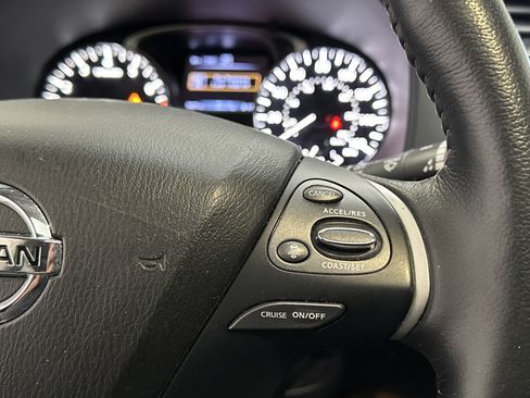 Used 2020 Nissan Pathfinder SL image 32
