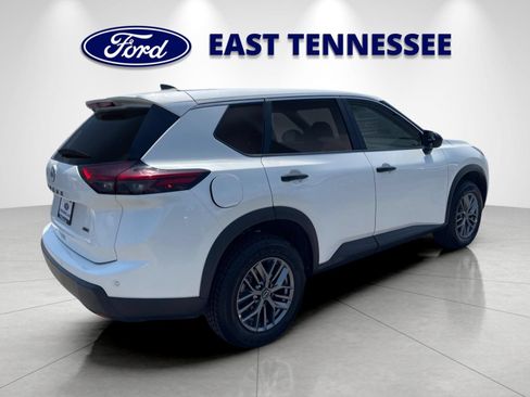 Used 2024 Nissan Rogue S AWD/4WD image 3