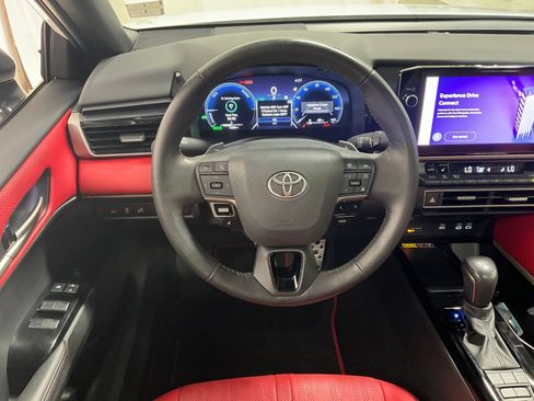 Used 2025 Toyota Camry XSE FWD image 7