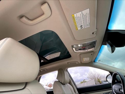 Used 2022 Genesis GV70 2.5T w/ Select Package image 13