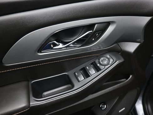 Used 2021 Chevrolet Traverse RS image 11