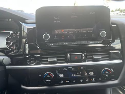 Used 2025 Nissan Pathfinder SV AWD/4WD image 15
