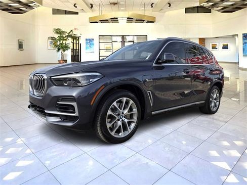 Used 2022 BMW X5 xDrive45e image 3
