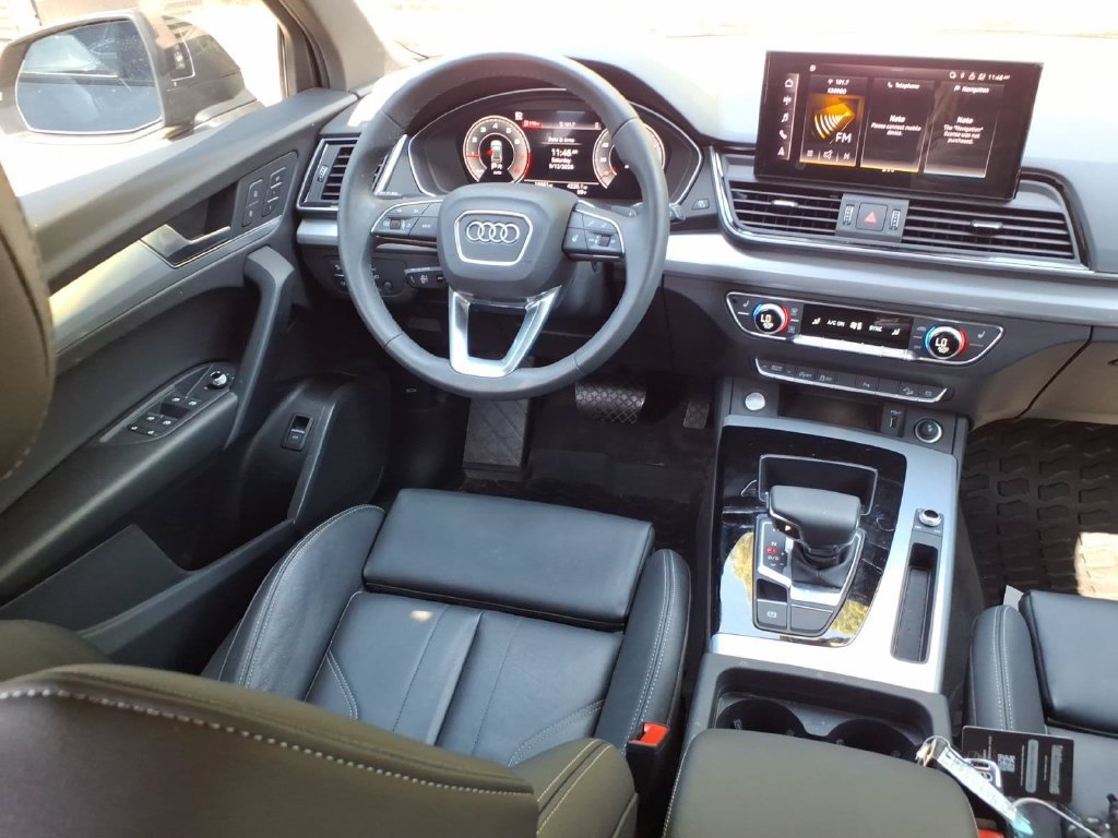 Used 2024 Audi Q5 2.0T Premium w/ Summer of Audi Package AWD/4WD image 6