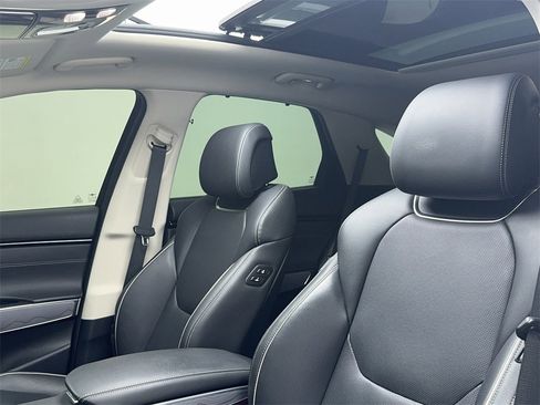 Used 2023 Genesis GV70 2.5T w/ Advanced Package image 38