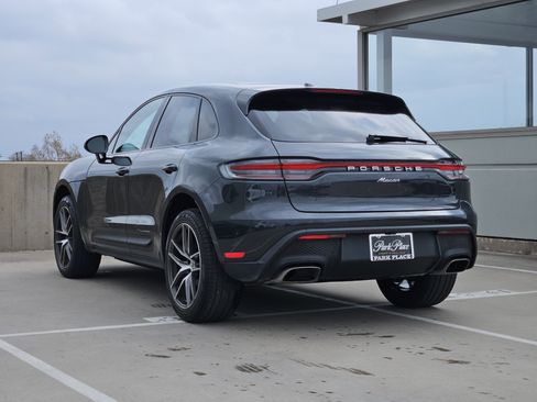 Certified 2025 Porsche Macan image 3