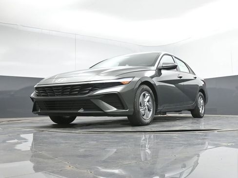 New 2026 Hyundai Elantra SE FWD image 9