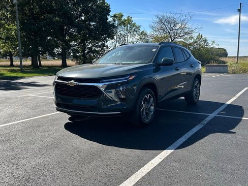 New 2025 Chevrolet Trax LT w/ LT Convenience Package image 3