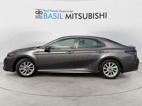Used 2024 Toyota Camry SE image 2
