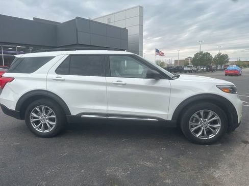 Used 2021 Ford Explorer XLT w/ Equipment Group 202A image 4