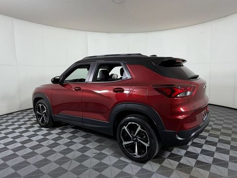 Used 2023 Chevrolet TrailBlazer RS w/ Sun and Liftgate Package FWD image 3