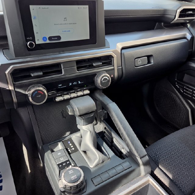 Used 2025 Toyota 4Runner SR5 AWD/4WD image 23