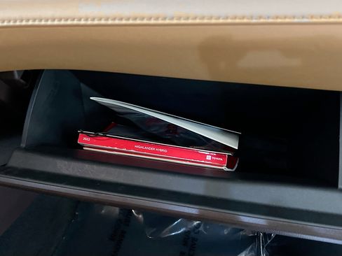 Used 2022 Toyota Highlander Platinum image 35