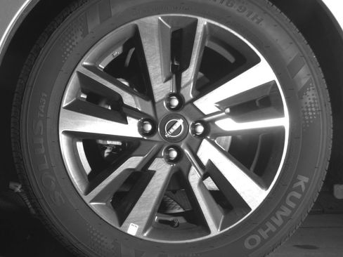 Used 2025 Nissan Versa SV FWD image 15