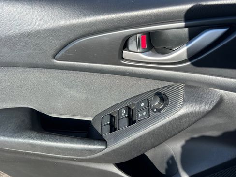 Used 2014 MAZDA MAZDA3 i SV image 8